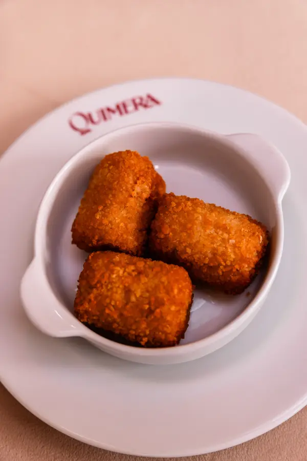 Croquetas caseras en un cuenco de Taberna Quimera